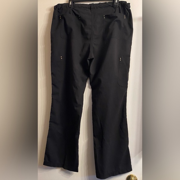 Koi Sapphire 2 piece scrub set black top is XL, pants are L. - Picture 9 of 16
